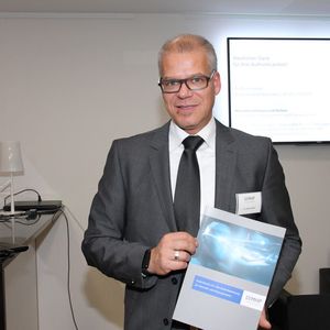 Dr. Oliver Kelkar, Autor der Studie: „Die Studienergebnisse sprechen eine deutliche Sprache: Industrie-4.0-Konzepte müssen transparenter, bekannter werden.“