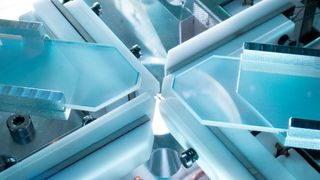 Der Detektor zum Nachweis der Photonen ist mit zwei Resonatoren ausgestattet, die jeweils aus zwei Spiegeln bestehen. Zwischen den Resonatoren wird ein Atom eingefangen. (Christoph Hohmann)