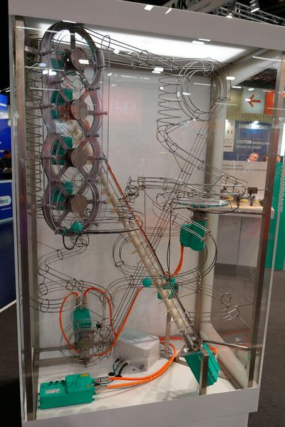 With a rather unusual demonstrator, AMK showcased the capabilities of its decentralized and control cabinet-free drives at the fair. (Image:Sandro Kipar/VCG)