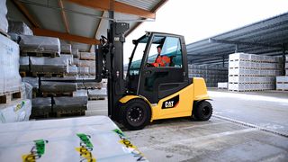 La nouvelle gamme de chariots frontaux électriques de 4 à 5 tonnes de Cat Lift Trucks. (Image: Max rech AG)