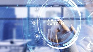 Mithilfe von Low-Code-Plattformen lassen sich Digitalisierungsprojekte auch ohne tiefgreifende Informatikkenntnisse umsetzen.   (Bild: © putilov_denis – stock.adobe.com)