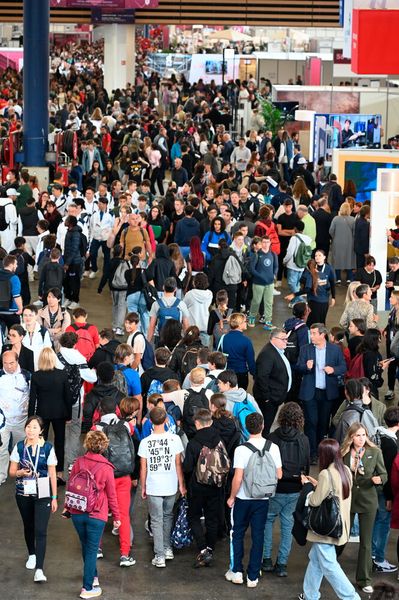 Die Messehallen in Lyon waren während der Wettkämpfe gut besucht. (Bild: Worldskills International)