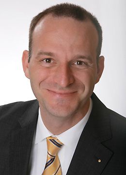 Stefan Russ, Autohaus Karl Russ : „Neu- und Gebrauchtwagen von Mercedes und Smart sind verhalten gestartet, das E-Klasse T-Modell ist sehr gut angelaufen. Sehr zufrieden sind wir mit dem Pkw-Servicegeschäft bei Mercedes-Benz, der Smart-Service verläuft normal. Dünn hingegen ist die Nfz-Werkstattauslastung.“ (Archiv: Vogel Business Media)