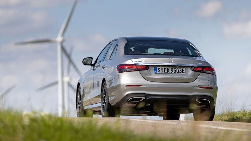 Die Systemleistung Antriebseinheit beträgt 235 kW/320 PS bei einem Normverbrauch von 1,8 Litern Benzin nebst 16,1 kWh elektrischer Energie. (Bild: Daimler)