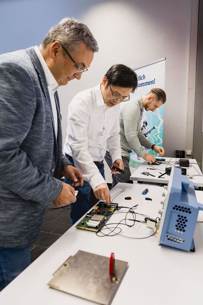 Entwickler treffen Entwickler. Auf dem Fachkongress Power of Electronics am 29. und 30. September in Würzburg stehen die Themen Wärmemanagement (ehemals Cooling Days),  Leiterplattentechnik, Power-Design und Power Systems, Kreislaufwirtschaft sowie Relaistechnik im Fokus. (Bild: Stefan Bausewein)