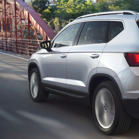 Seat Ateca oder Skoda Karoq? Die beiden VW-Konzernmarken setzten stark auf die SUV-Welle und entwickeln ihre Modelle auf den gleichen Plattformen. Und beide Fabrikate steigern den Absatz deutlich.(Bild:  Seat)