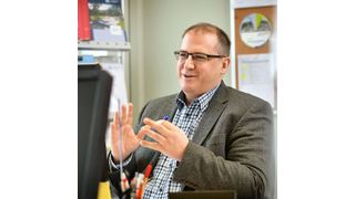 Werner Bayerl, Abteilungsleiter der Infraserv Gendorf Technik: „Doch in vielen Betrieben sind weder die entsprechenden Fachkräfte vorhanden, noch gibt es eine durchgehende, geschweige denn eigene Werknormung oder eine entsprechende digitale Dokumentation.“  (© Infraserv Gendorf/ Thomas L. Fischer)