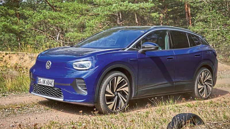Platz eins der rein elektrischen Modelle (BEV) im Dezember 2023: der VW ID 4 mit 3.456 Neuzulassungen (Bild: VW)
