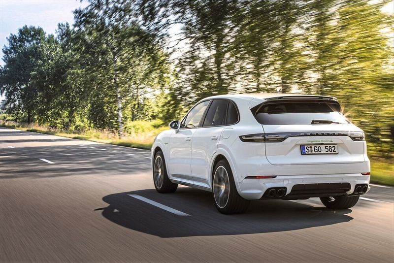 Der Cayenne Turbo S E-Hybrid kommt auf eine Systemleistung von 500 kW/680 PS. (Porsche)