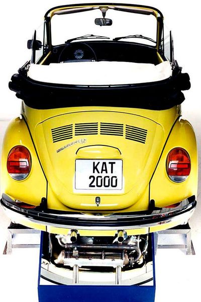 Seit 1996 prämiert die Automechanika Frankfurt wegweisende Ideen und Produkte mit dem „Automechanika Innovation Award“. Zur Premiere geht HJS-Fahrzeugtechnik mit dem Kat-Nachrüstsystem „HJS-Kat 2000“ unter 78 Bewerbern als Sieger hervor.  (Bild: HJS)