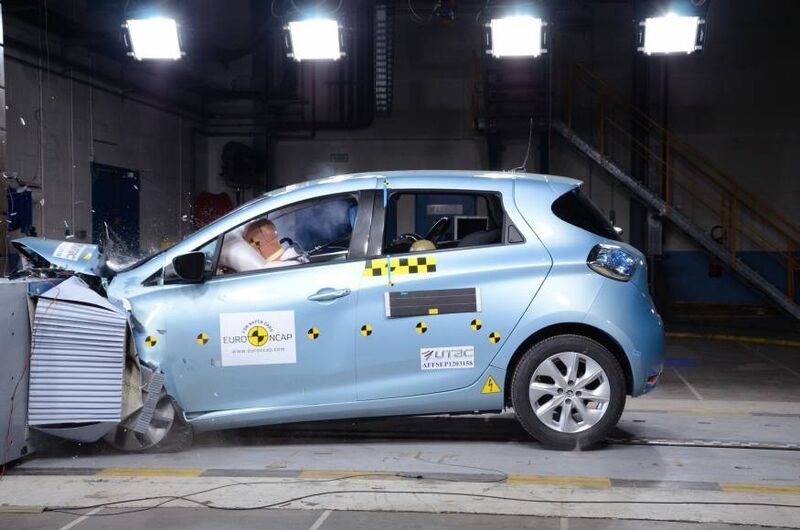 Kompaktlimousine ZOE: Crashtest-Top-Noten beim Erwachsenen- und Kinderschutz, der Fußgängersicherheit sowie bei der Ausstattung mit Sicherheits- und Assistenzsystemen beim Euro-NCAP (Bild: Renault)