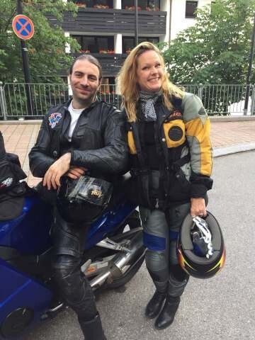 Hannah Lamotte und ihr Fahrer Alin Manta. Auf der Bitrider-What's app-Gruppe chattete sie folgenden Satz: 