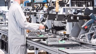 Aufgrund der stark angestiegenen Nachfrage nach kundenindividuell konfigurierten elektronischen Komponenten baut Nord die Kapazitäten im Werk Aurich deutlich aus. (Nord Drivesystems / erik krueger)