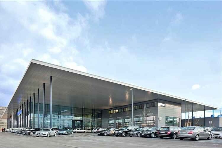 Der neue Standort Kressegartenstraße ist der Vorzeigebetrieb der Nürnberger Mercedes-Benz-Niederlassung. (Foto: Daimler)
