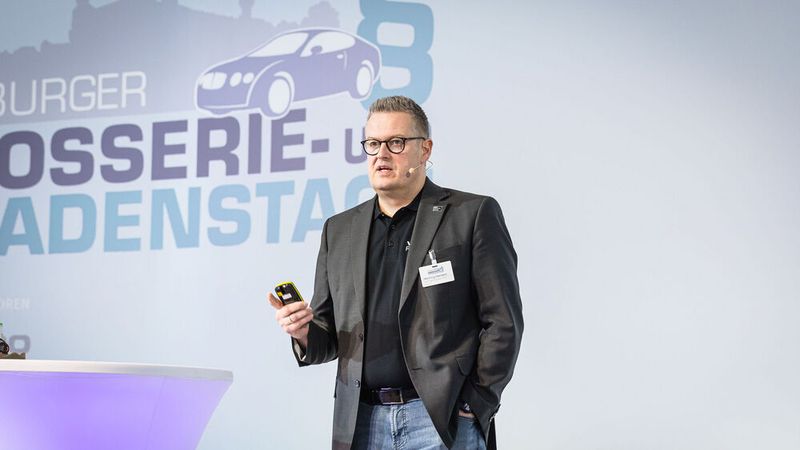 Zum Ende der Veranstaltung ging es ums Geld: Henning Hamann, Geschäftsführer der Kanzlei Voigt Rechtsanwälte, brachte die neueste Rechtsprechung zum Thema Rechnungskürzung mit nach Würzburg. (Bild: Stefan Bausewein)