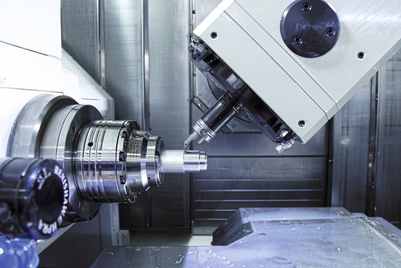 L'axe B (ici en cours d'opération de tournage) est conçu pour une fabrication efficace en tournage/fraisage. (Source : Matthias Böhm)