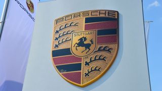 Porsches neue Strategie „Sportwagenschmiede '35“ dürfte sich in vielerlei Hinsicht direkt auf das Geschäft der Händler vor Ort auswirken. (Bild: Achter – VCG)
