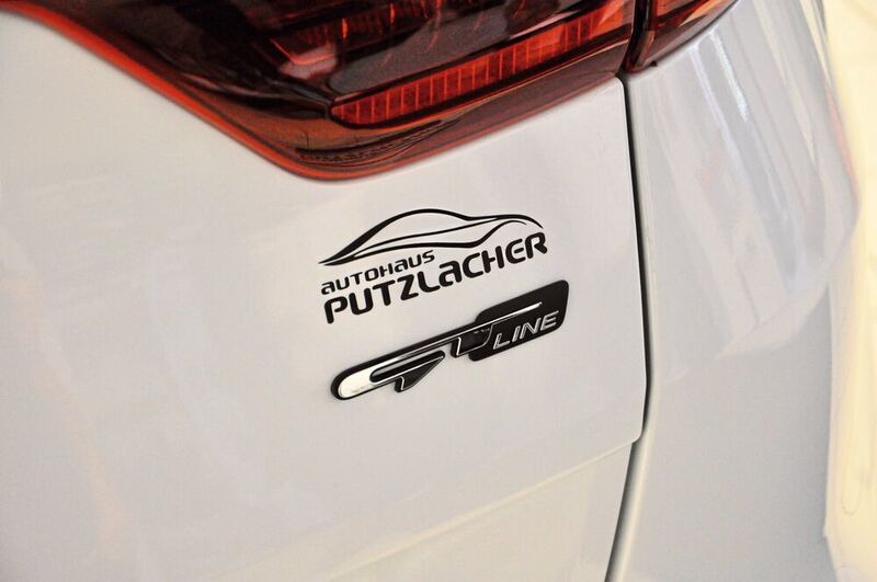 235 Neuwagen mit dem Putzlacher-Logo lieferte das Unternehmen im vergangenen Jahr aus. Dazu kamen 130 Gebrauchtwagen. (Wehner/»kfz-betrieb«)