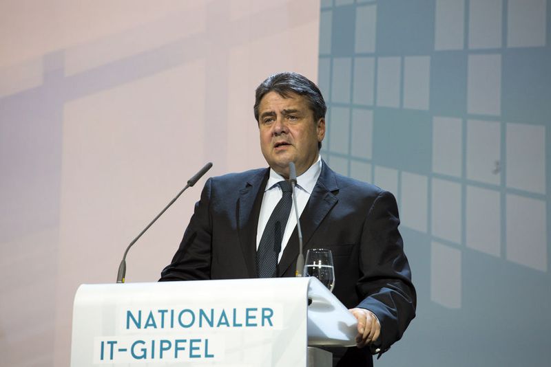 Sigmar Gabriel, Bundesminister für Wirtschaft und Energie, eröffnete den Nationalen IT-Gipfel (Espen Eichhöfer/Ostkreuz/BMWi)