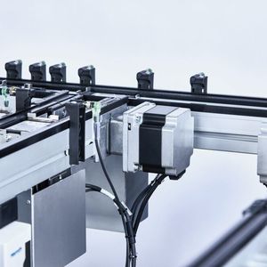 The transfer modules are driven by compact stepper motors based on 48-volt technology. These are significantly more compact than conventional geared motors, which further reduces the space required.(Image: Bosch Rexroth AG)