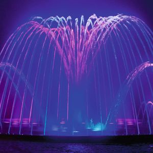Gigantische Wasserspiele – auch daran arbeiten Maxon-Ingenieure.