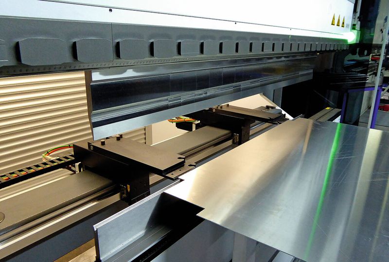 Wegen ihrer einfachen Bedienung bietet die Multipress-Baureihe Abkantpressen für gehobene Ansprüche. Sie zeichnet sich vor allem durch Dynamik, Genauigkeit, Wartungsarmut und Energieeffizienz aus. (Bild: Kuhn)