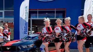 Cheerleader sorgten für ein stimmungsvolles Eröffnungswochenende bei Rahenbrock. (Rahenbrock)