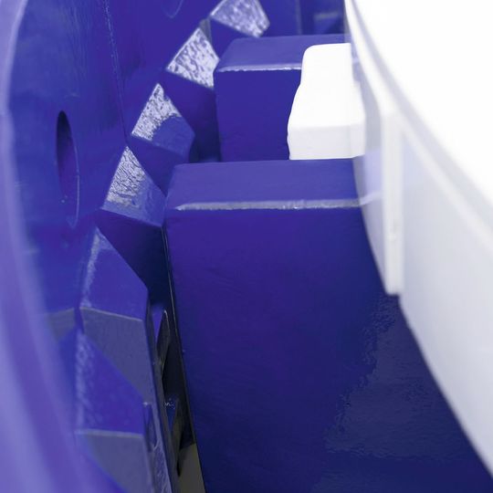 Der Spalt zwischen den Schlaghämmern und der Ringpanzerung kann auf nur 5 mm eingestellt werden.(Bild:  Hermann Rupp, Kempten)