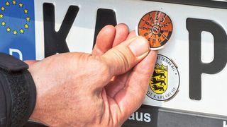 Die amtlichen Untersuchungen in der Werkstatt gehören zu den wichtigsten Kundenbindungsmaßnahmen für einen Betrieb.  (© Henry Schmitt - stock.adobe.com)