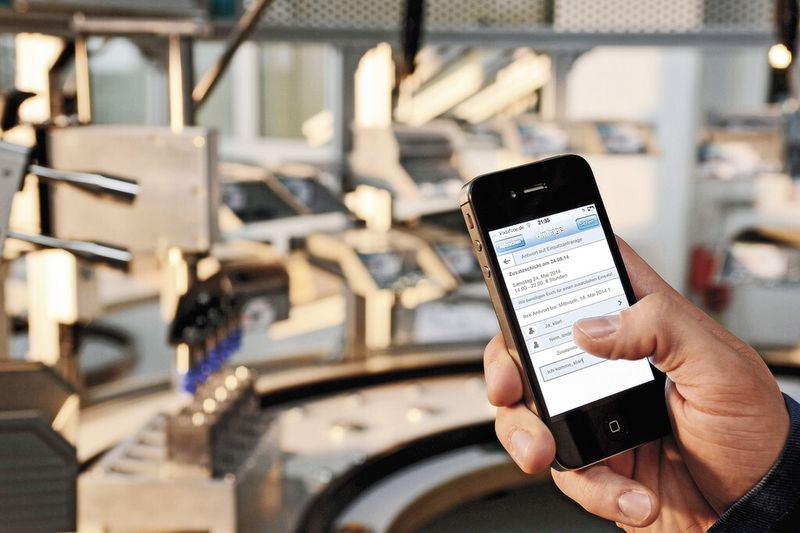 Mit Kapafelxcy bekommen die Mitarbeiter Einsatzanfragen auf ihre mobilen Endgeräte. (Bild: ©Bernd Müller, Fraunhofer IAO)