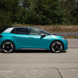 Los geht es mit einer „First Edition“ des ID 3.(Bild:  VW)