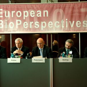 Die lebhafte Diskussion nach der Pressekonferenz machte deutlich: Biotechnologie ist ein kontroverses Thema, bei dem es noch viel Aufklärungsbedarf in der breiten Öffentlichkeit gibt.