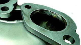 Flansche für Abgassysteme in Automobilen werden von der Carl Wüst GmbH & Co. KG in Remshalden im Präzisionsstanzverfahren hergestellt. Bild: Kuhn (Archiv: Vogel Business Media)