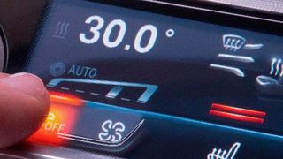 Preh entwickelt eine leicht bedienbare Touchoberfläche aus Pleximid, einem thermoplastischen Kunststoff von Evonik.  (Evonik)