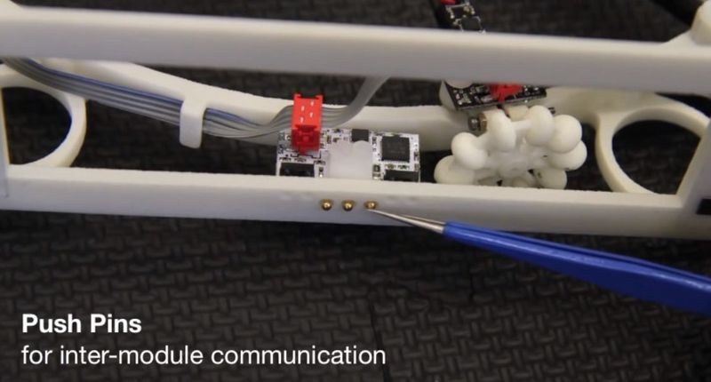 In der früheren Version des DFA erfolgte der Datenaustausch der Module über Push-Pins (ETH Zürich/youtube)