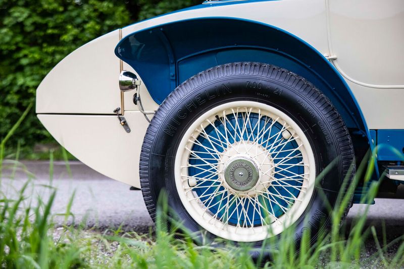 Der Reifenhersteller Michelin hat bereits in der Frühzeit des Automobilbaus Reifen produziert. (Bild: Rolls-Royce)