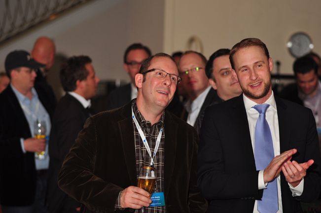 Kevin Beatty (Alt-n Technologies), Philip Weber (Mailstore) applaudieren. (Archiv: Vogel Business Media)