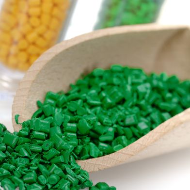 Im Mittelpunkt bei Finke Colors stehen Fragestellungen zur Recyclingfähigkeit, Materialauswahl und zur Umsetzung nachhaltiger Masterbatches für Verpackungen.  (Bild: stock.adobe.com / Gerhard Seybert)