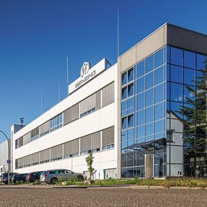 The decision-makers at the medium-sized company Hugo Benzing GmbH & Co. KG in Korntal-Münchingen quickly recognized that the trend towards electrically powered vehicles would be sustainable.(Image: Kuka)