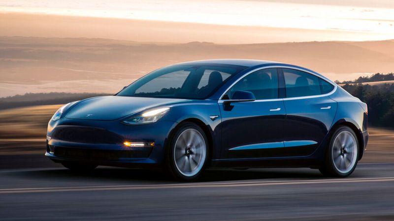 Knapp neun Prozent der vom TÜV geprüften Tesla Model 3 sind bei der ersten HU durchgefallen.(Bild:  Tesla)