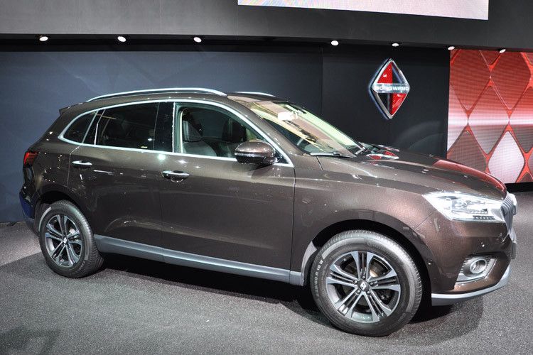 Unter der Haube steckt ein 224 PS starker Vierzylinder-Benziner. (Foto: Wehner)