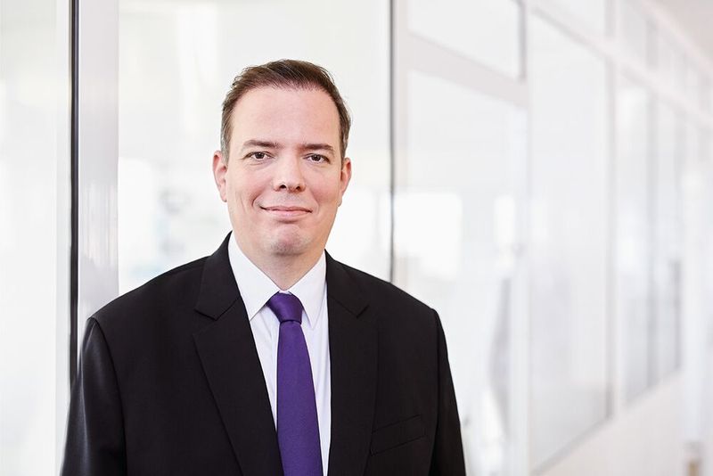 „Es ist meist hilfreich, sich nicht gleich zu große Ziele zu setzen. Zahlt sich die Umsetzung der Digitalstrategie im Piloten aus, lässt sich die positive Erfahrung auf andere Bereiche übertragen.“
Dr. Clemens Eckert, Maexpartners (Philip Kistner/Maexpartners)