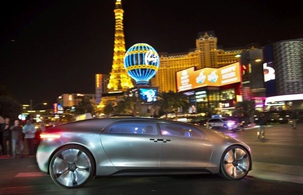 Weltpremiere des Mercedes-Benz F 015 Luxury in Motion auf der CES: Revolution der Mobilität (Mercedes-Benz)