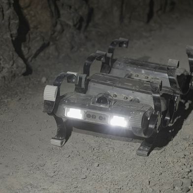 Der Scout Rover des DLR im Einsatz im Kammstollen am Schneefernerhaus. (Bild: Erlend Hellerslien / DLR)