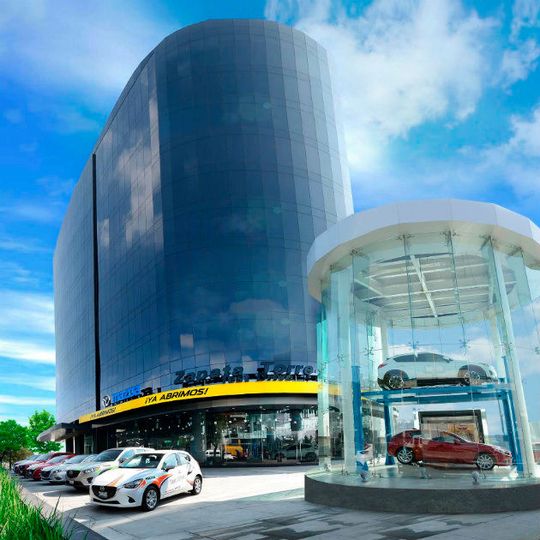 In Mexiko-City besuchten die deutschen Mazda-Händler das jüngste Autohaus der Zapata-Gruppe.(Foto:  Zapata)