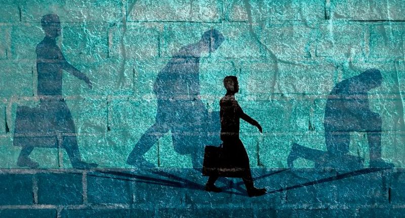 „Shadow Work“ bezeichnet jene unsichtbaren, administrativen Aufgaben, die uns alle außerhalb des eigentlichen Kernaufgabenbereichs die Zeit stehlen – wie das Einreichen von Auslagen, die Reisebuchung oder das mühsame Einholen von Genehmigungen.(Bild: ©  JEGAS RA - stock.adobe.com)