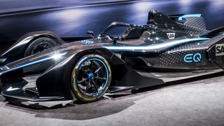 Der Silver Arrow 01 vom Mercedes-Benz EQ Formel E Team hat auf dem Genfer Autosalon seine Weltpremiere gefeiert. (Daimler)