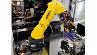 An der In-House Show der Robotec Solutions AG wird Robotertechnik live gezeigt.  (Bild: Robotec Solutions AG)