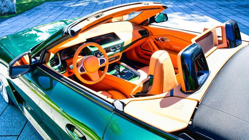 Beim Boldmen wird jedes Bauteil im Cockpit mit Leder überzogen. (Bild: Boldmen)