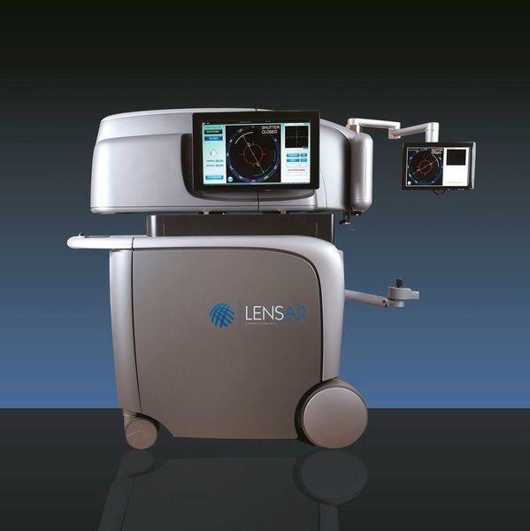 Die Beweglichkeit und Bedienbarkeit der Tragarme schaffen besonders ergonomische Bedingungen für die komplexen Laser-Operationen. (Bild: CIM med)